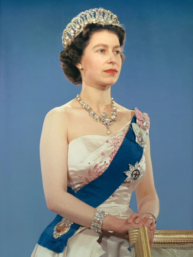 About the Elizabeth II<br />
queen of United Kingdom